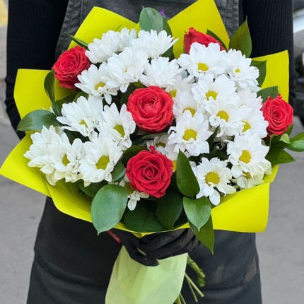 Букет с розами и хризантемами "Волшебство" - заказ с достакой с доставкой в по Лобне